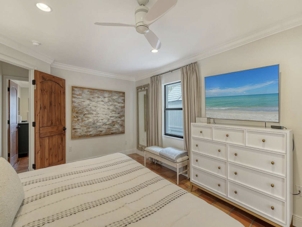 Lido Key Three Bedroom Vacation Home With Pool Walk To Beach